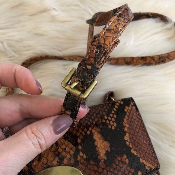 Clarks snake print leather wallet crossbody with adjustable removable strap - Picture 10 of 12
